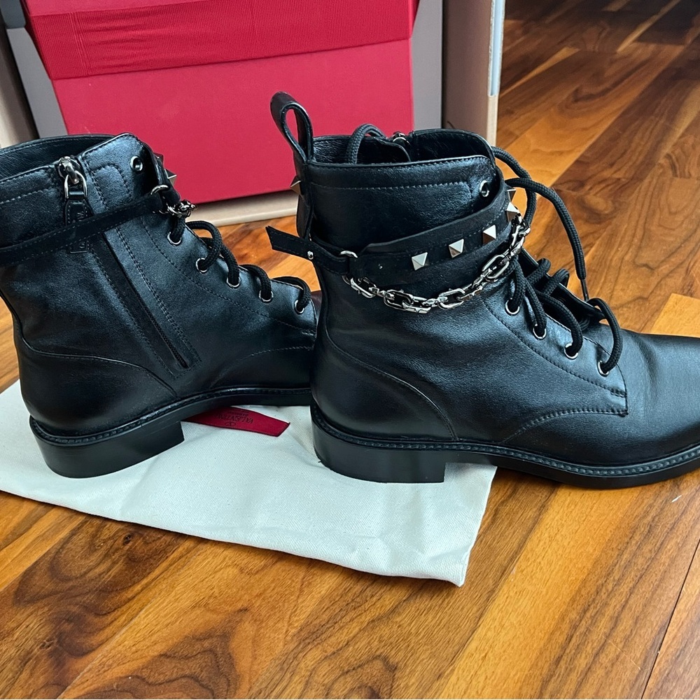 VALENTINO GARAVANI
Rockstud Chain Leather Combat Boots, LIKE NEW - Picture 6 of 16